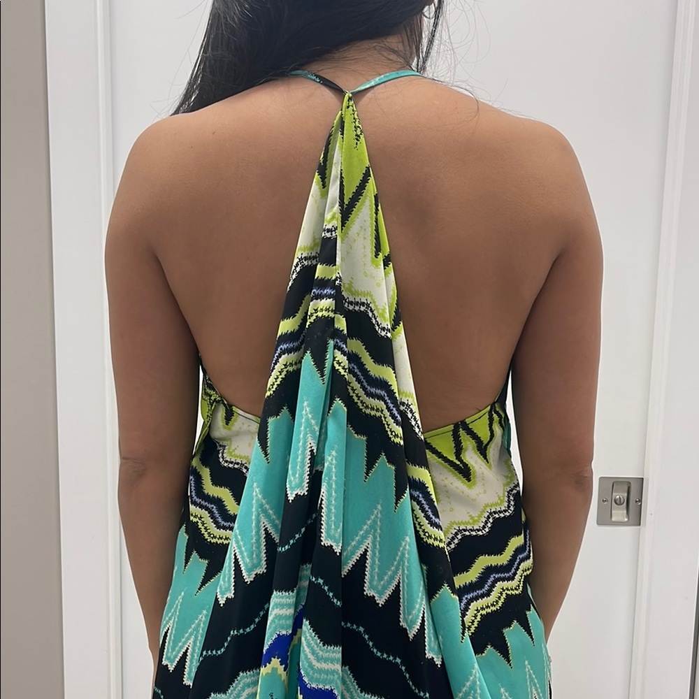 Vibrant Flowy Dress with zigzag pattern - Picture 2 of 5